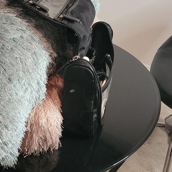 Gently/barely used medium coach cosmetic bag - Picture 6 of 8